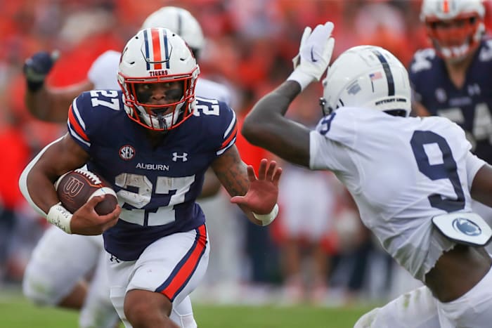 Jarquez Hunter carries the ball vs Penn State.